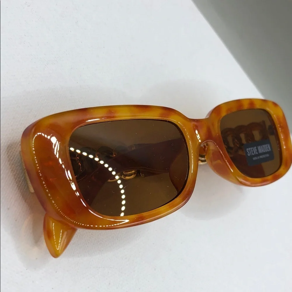 Steve Madden Felicia Sunglasses Amber Tortoise Chain Temples Lens Elongated.